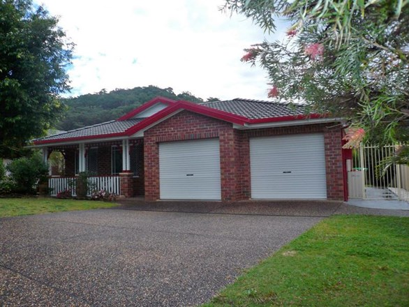 4 Oxley Place, Point Clare NSW 2250