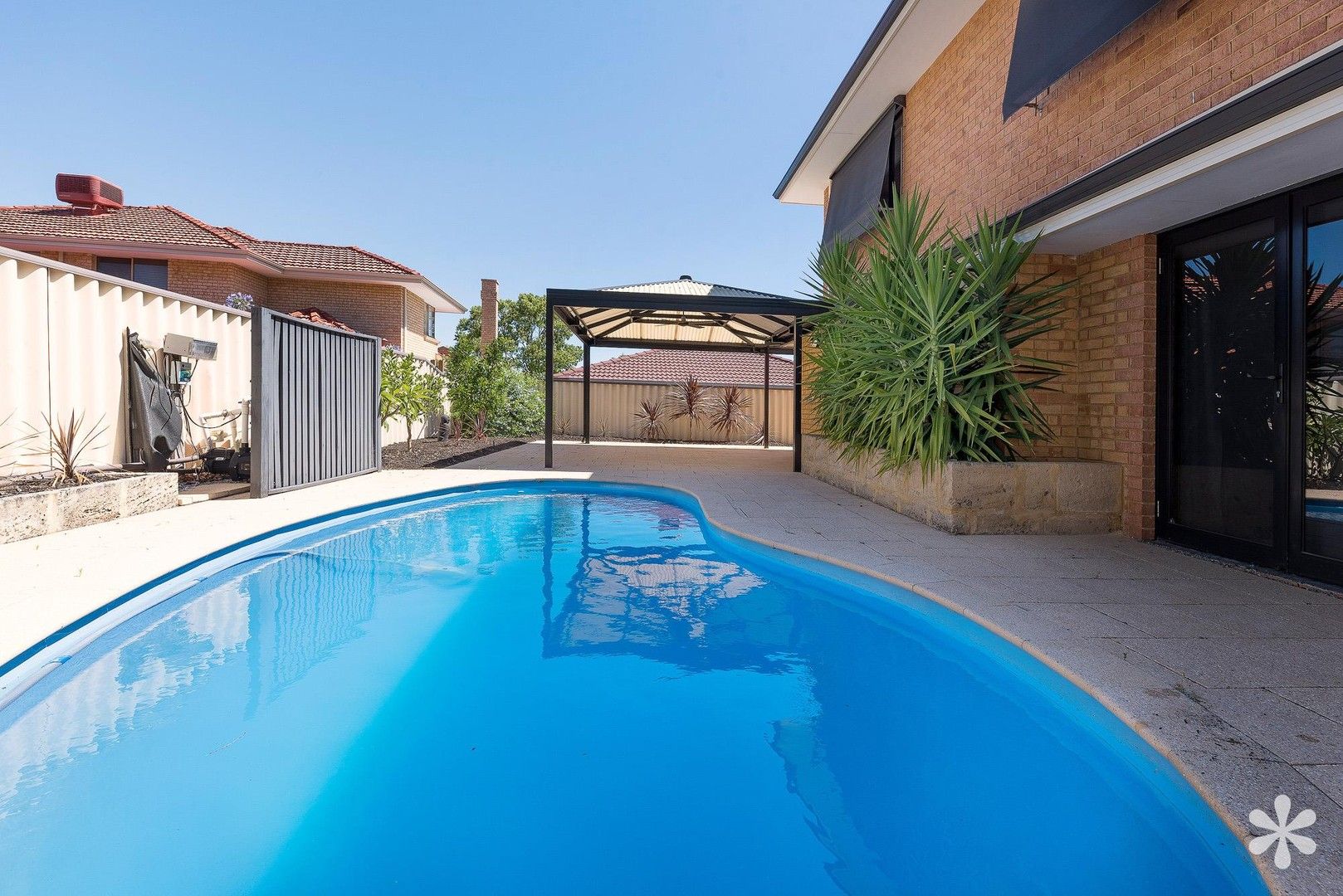 4 bedrooms House in 16 McCullock Rise BULL CREEK WA, 6149