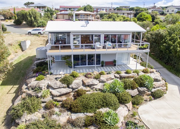 16 Clive Avenue, Encounter Bay SA 5211