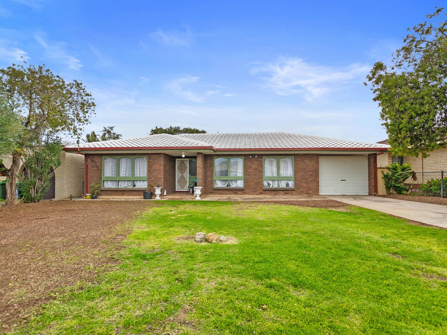 21 Radcliffe Grove, Christie Down Property History & Address Research