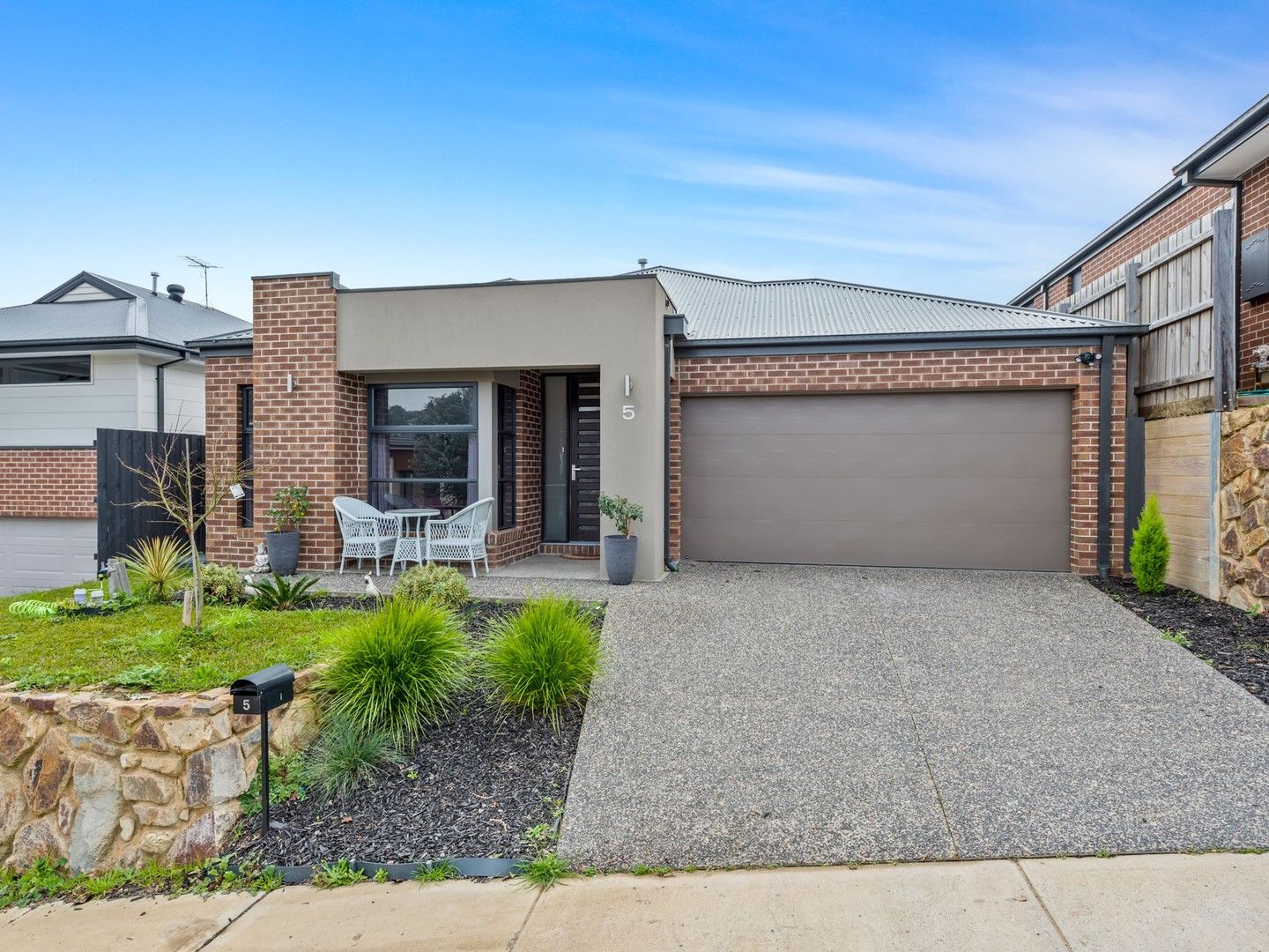 4 bedrooms House in 5 Lancer Way CHIRNSIDE PARK VIC, 3116