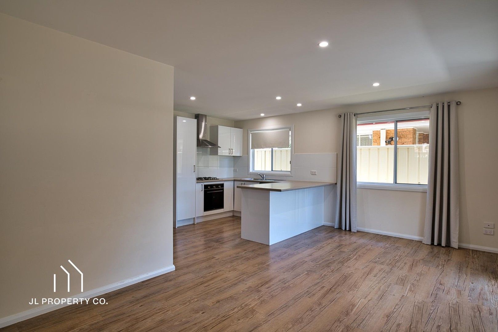 2 bedrooms Apartment / Unit / Flat in 8A Oxford Drive LAKE HAVEN NSW, 2263