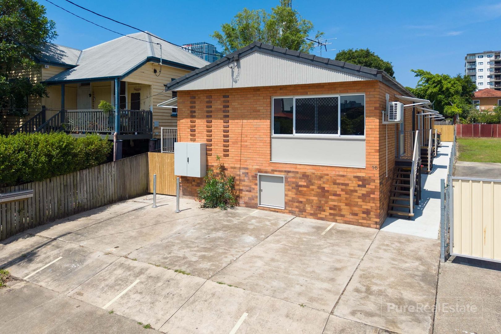 2 bedrooms Apartment / Unit / Flat in 2/16 Wolseley Street WOOLLOONGABBA QLD, 4102