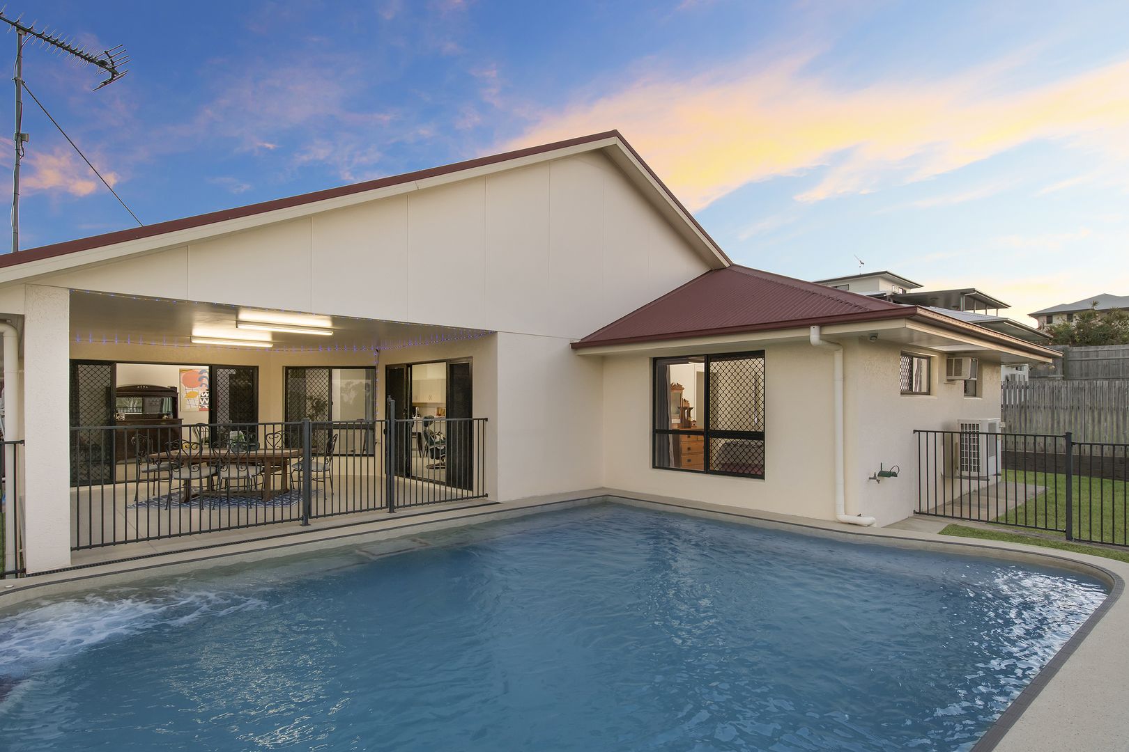 19 Palomar Court, Mount Louisa Property History & Address Research