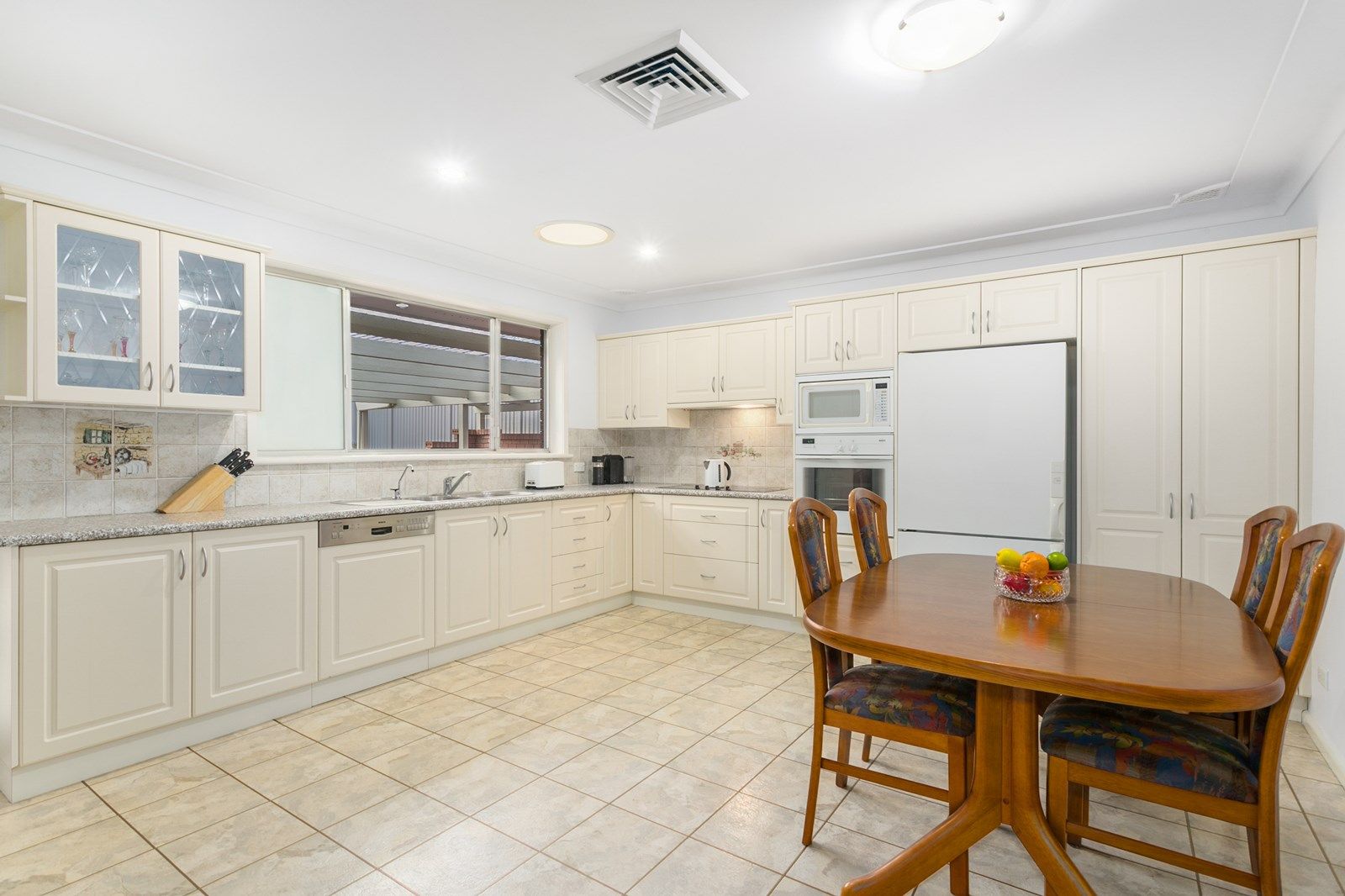 70 Caroline Crescent, Georges Hall NSW 2198, Image 2