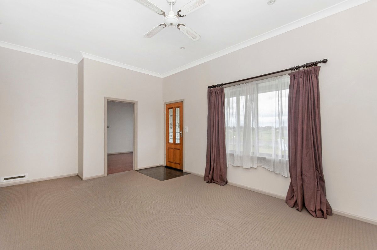 128 Kenny Street, Hamilton VIC 3300, Image 2