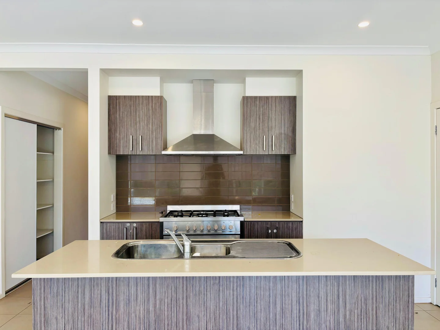 Additional image 2 of 28 ROCHESTER CRESCENT, Eynesbury VIC 3338