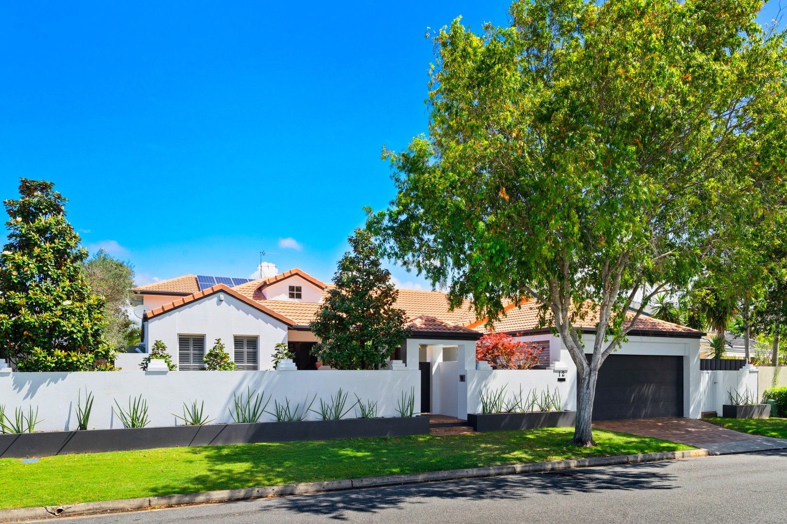 5 bedrooms House in 12 Panitz Street SORRENTO QLD, 4217