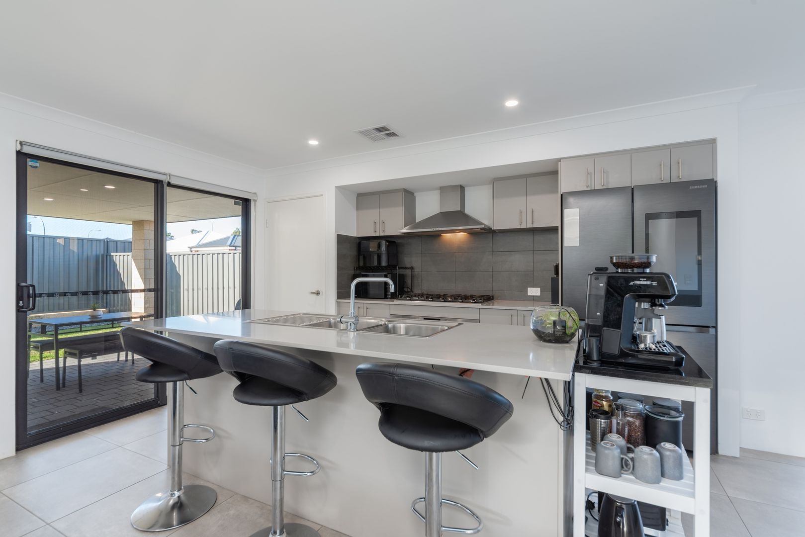 4 Topiary Street, Lakelands WA 6180, Image 2