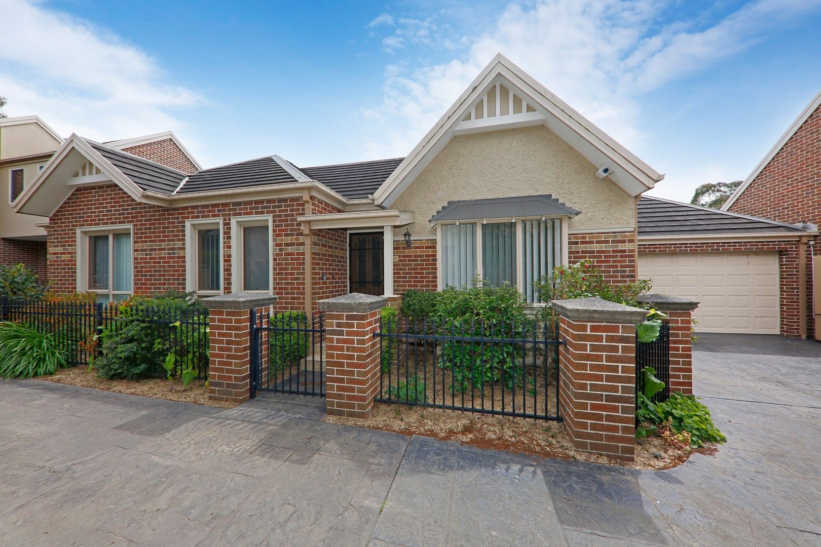 3 bedrooms Apartment / Unit / Flat in 6/88-90 Main Road BLACKBURN VIC, 3130