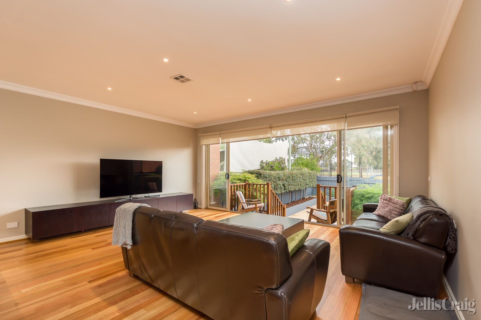 2/27 Brentwood Avenue, Pascoe Vale South VIC 3044, Image 2