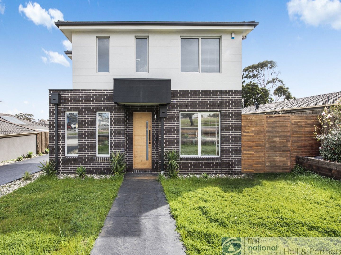 2 bedrooms Townhouse in 1/6 Doveton Avenue EUMEMMERRING VIC, 3177