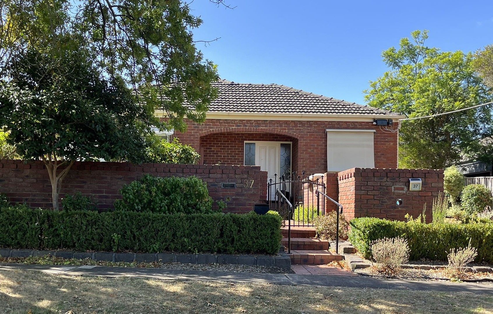3 bedrooms Apartment / Unit / Flat in 1/37 Aylmer Street BALWYN NORTH VIC, 3104
