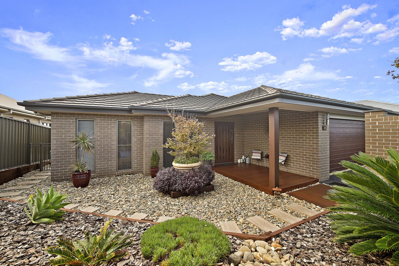 25 Rainbow Beach Drive, Bonny Hills Property History & Address