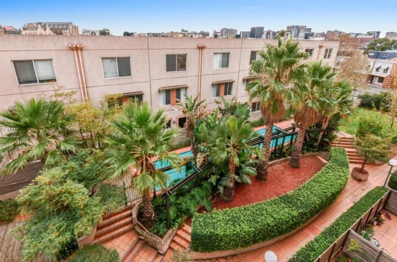 2 bedrooms Apartment / Unit / Flat in 1/26 Dudley Street WEST MELBOURNE VIC, 3003