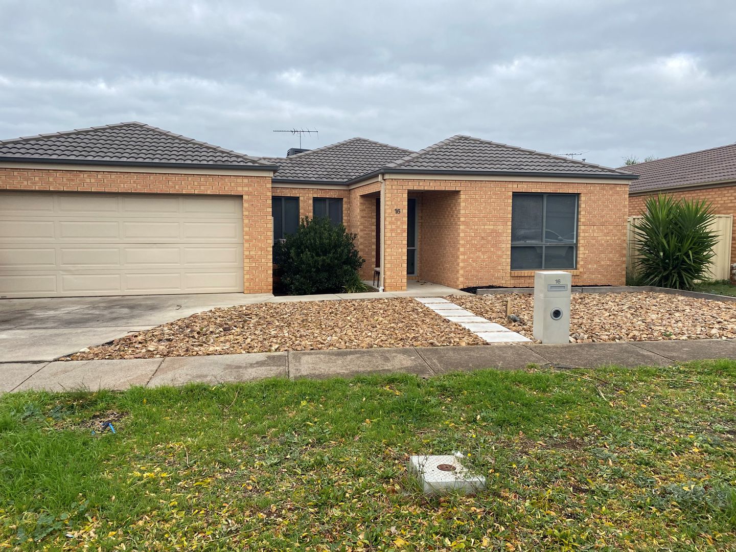 4 bedrooms House in 16 Paul Harris Drive HARKNESS VIC, 3337