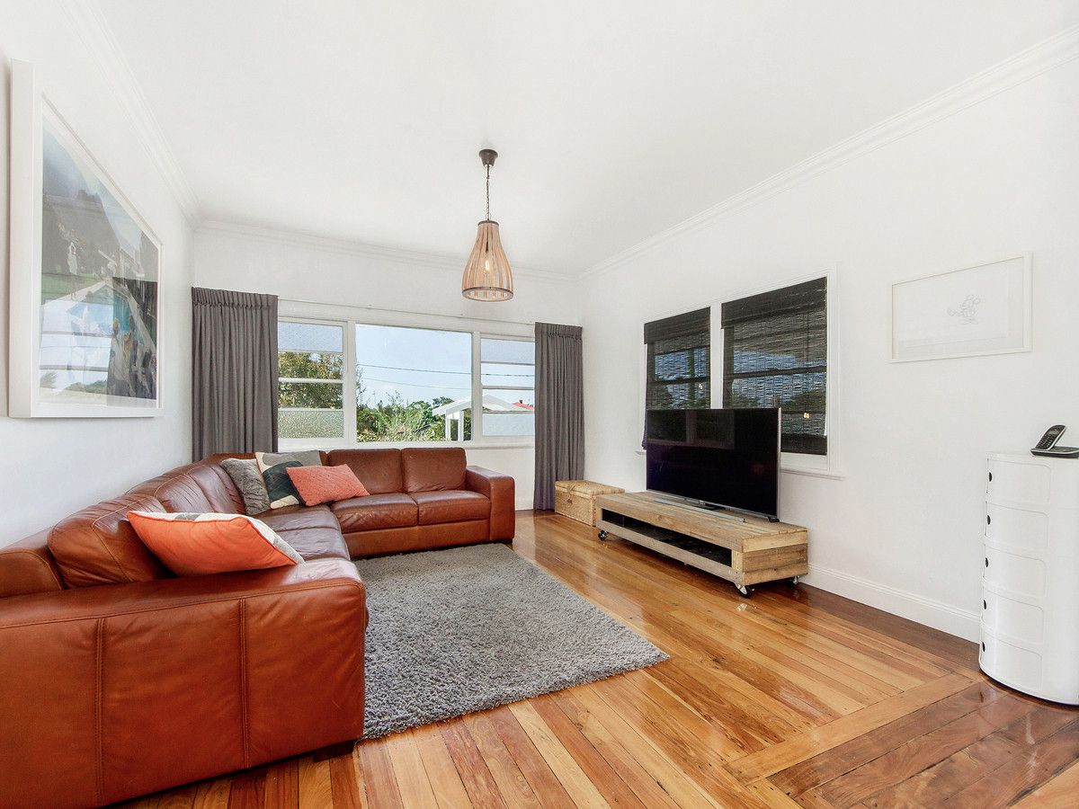 3 bedrooms House in 4 Deakin Avenue SOUTHPORT QLD, 4215