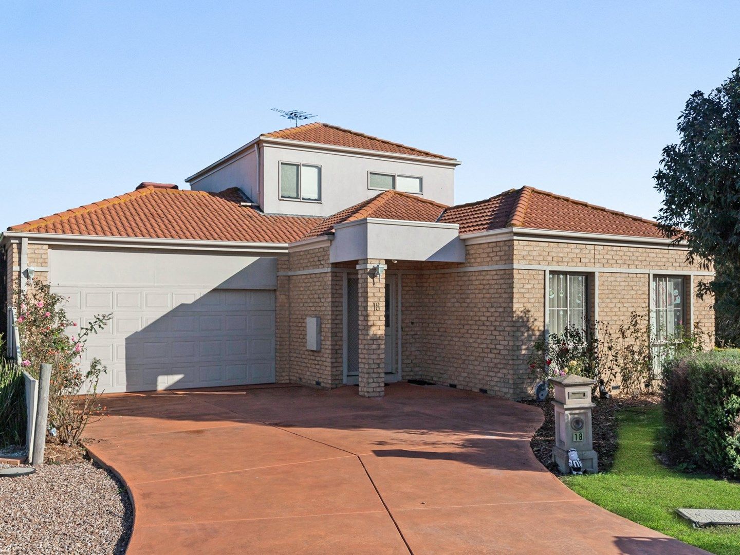 18 St Andrews Close, Hidden Valley VIC 3756, Image 0
