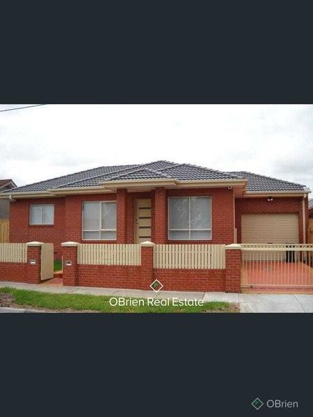 3 bedrooms House in 9 Bradshaw Street FRANKSTON VIC, 3199