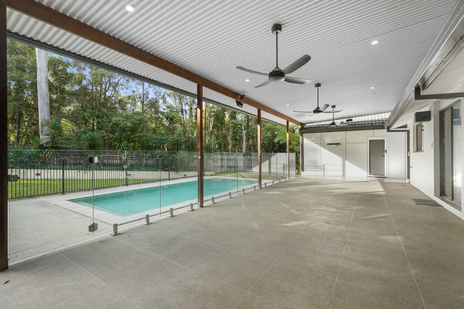 3 bedrooms House in 24 Minugh Court CARRARA QLD, 4211