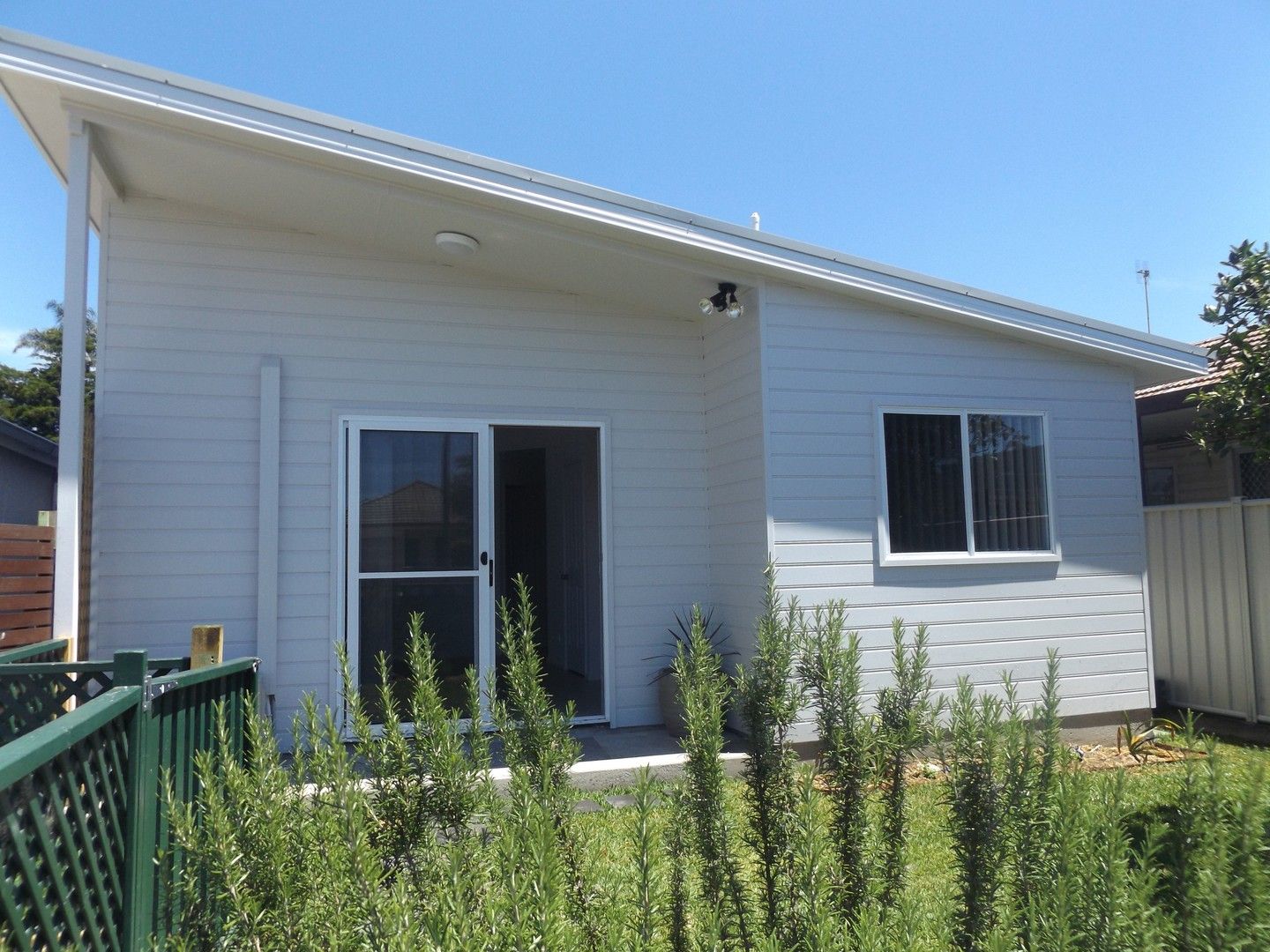 2 bedrooms House in 12B Flathead Road ETTALONG BEACH NSW, 2257