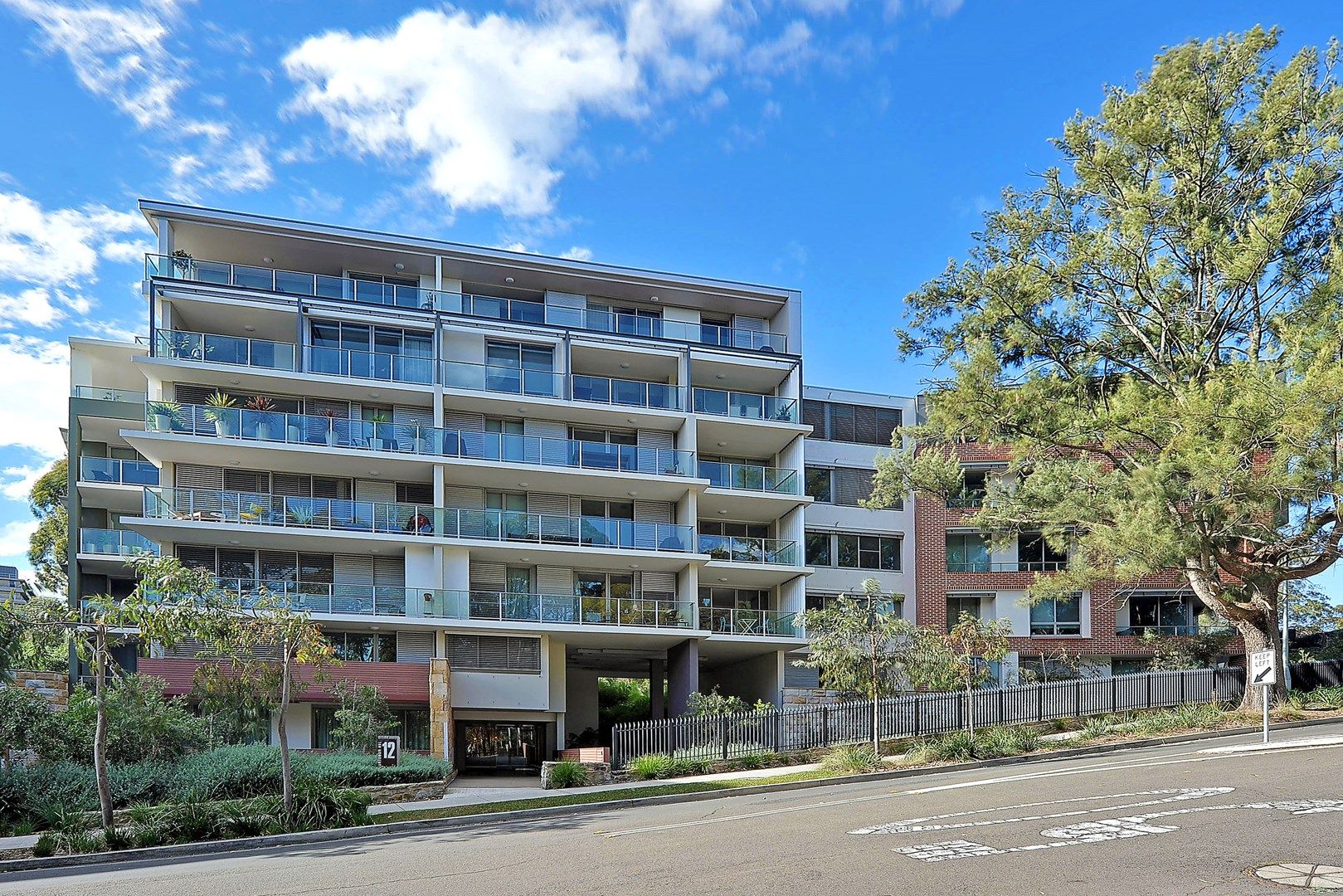 2 bedrooms Apartment / Unit / Flat in 409/12 Duntroon Ave ST LEONARDS NSW, 2065