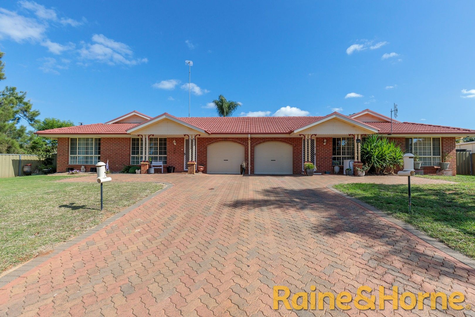 15A & 15B Kestrel Close, Dubbo NSW 2830, Image 0