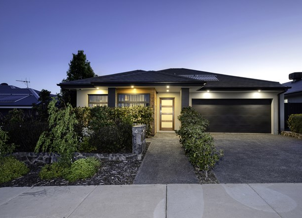 8 Haviland Street, Coombs ACT 2611