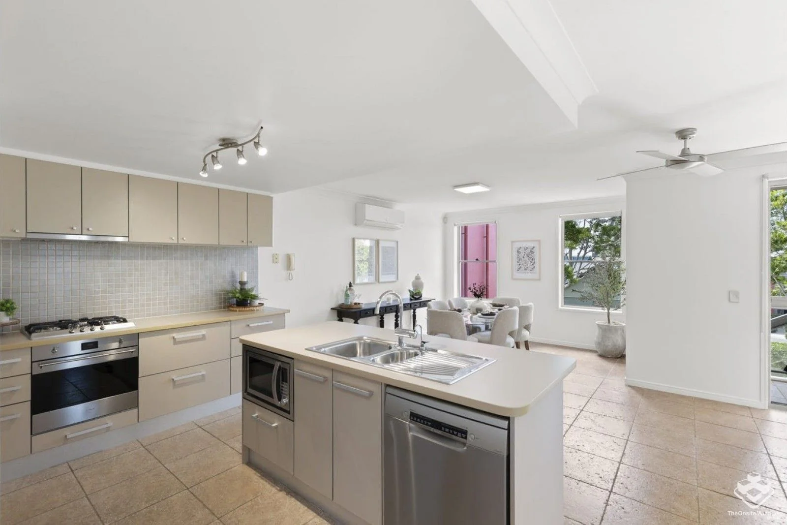 Additional image 5 of 2/3108 The Boulevard, Carrara QLD 4211