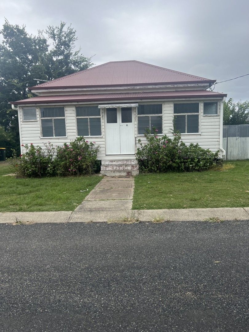 2 bedrooms House in 8 Edward Street WARWICK QLD, 4370