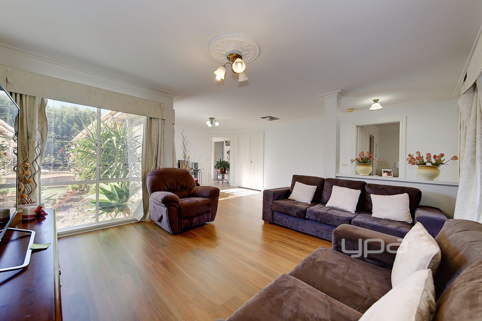 9 Woodworth Court, Roxburgh Park VIC 3064, Image 2