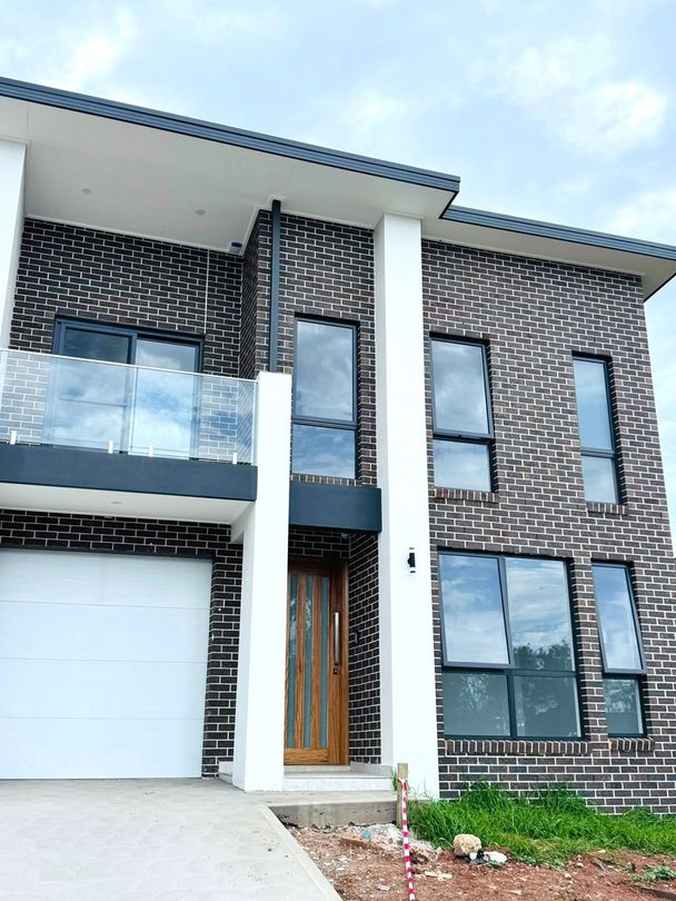 3 bedrooms Duplex in 8 Jill Street MARAYONG NSW, 2148