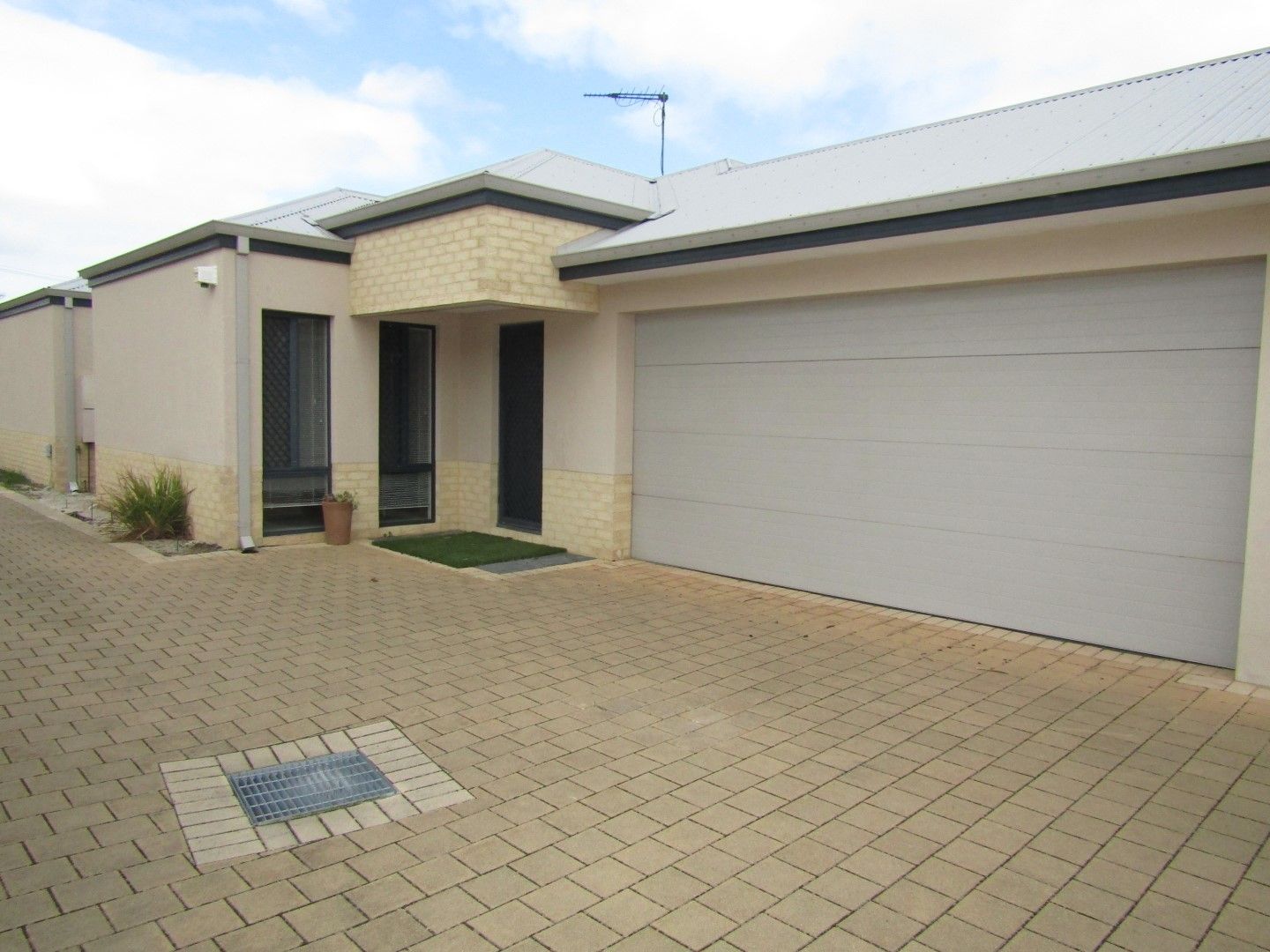 3 bedrooms Villa in 36B Montrose Way NOLLAMARA WA, 6061