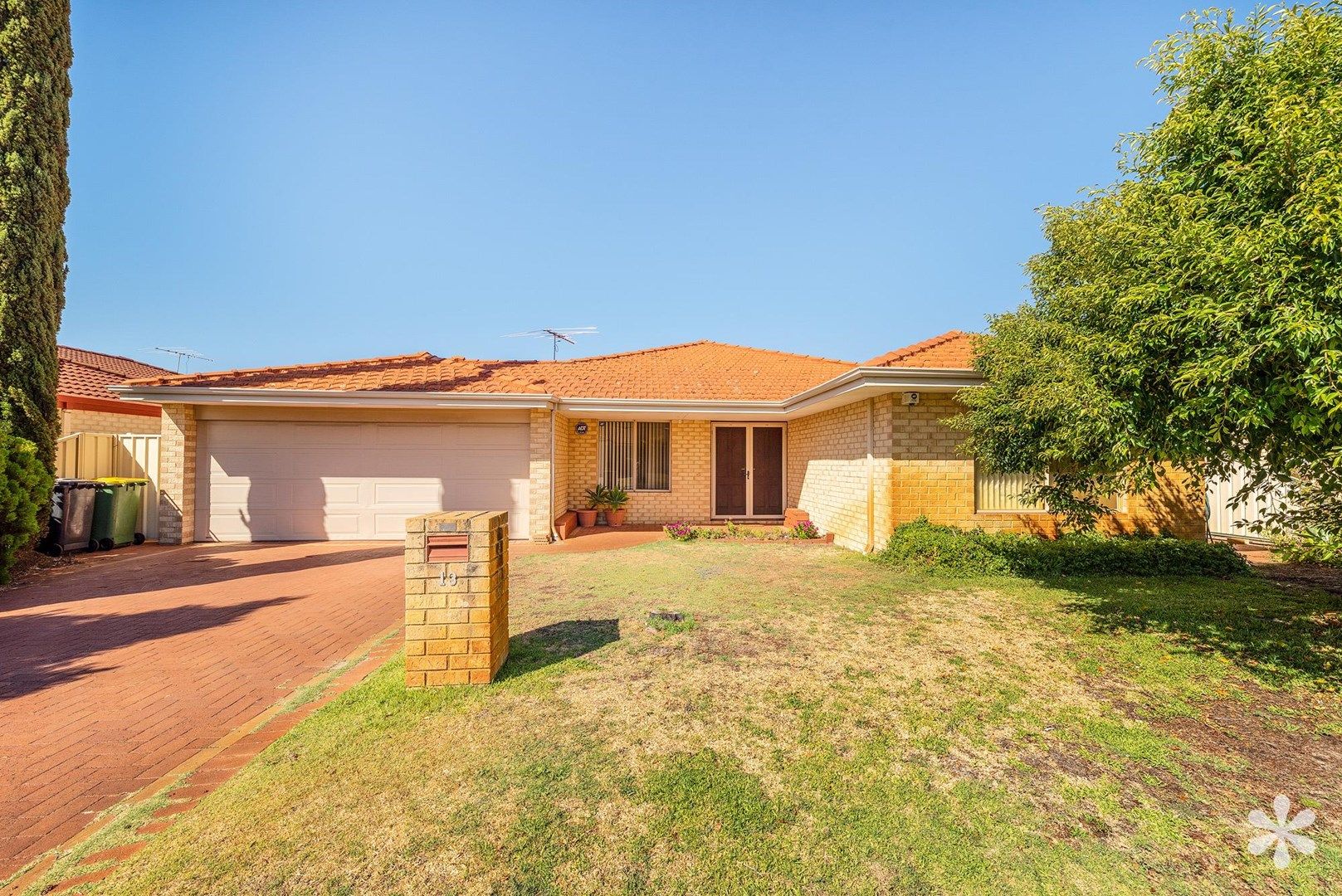 4 bedrooms House in 13 Montezuma Loop CANNING VALE WA, 6155