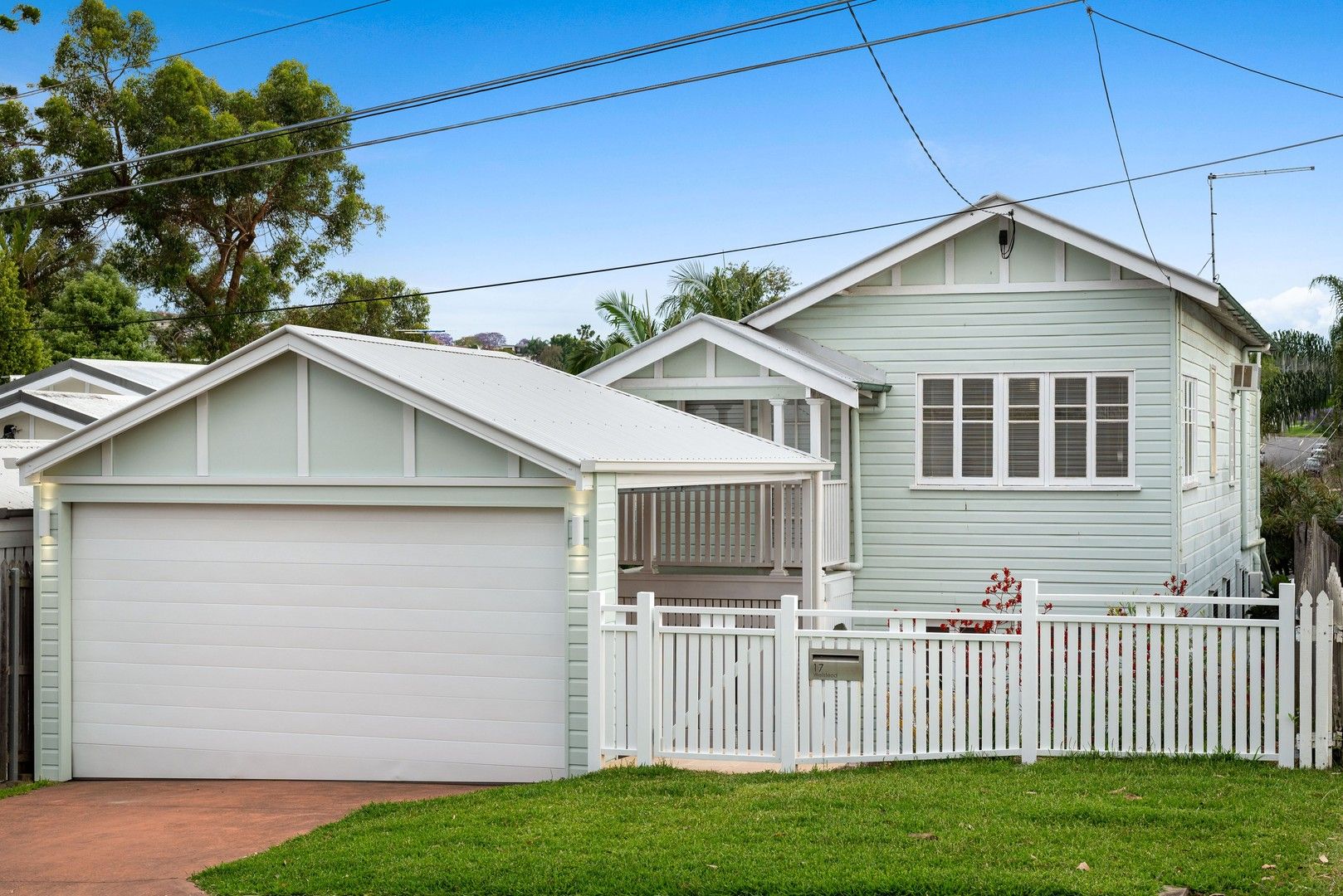 5 bedrooms House in 17 Wellstead Avenue COORPAROO QLD, 4151