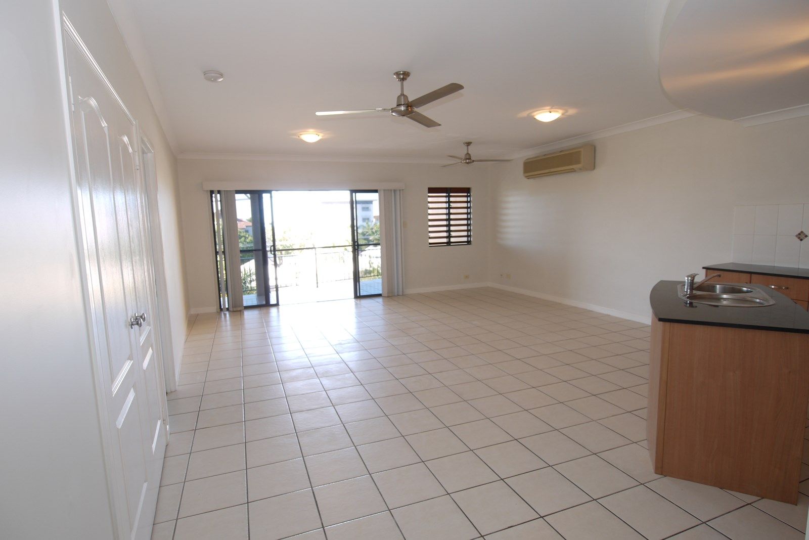 14/56-58 Mitchell Street, North Ward QLD 4810, Image 2