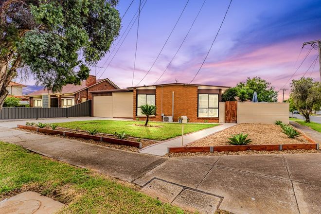Picture of 10 Luxford Street, ST ALBANS VIC 3021