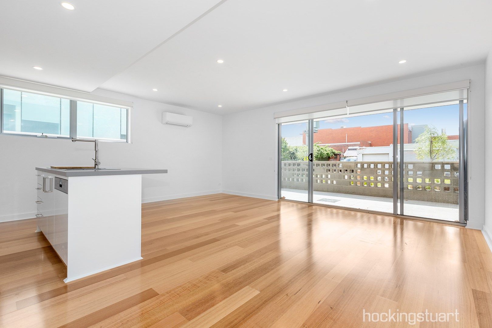 2 bedrooms Apartment / Unit / Flat in 1/39 Barnsbury Road DEEPDENE VIC, 3103