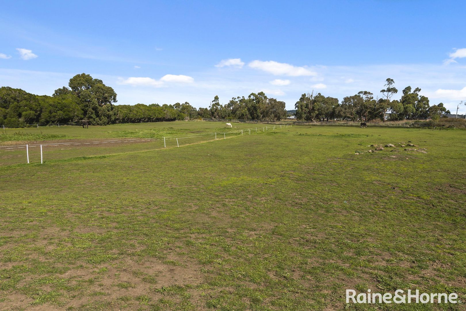 25 Morrow Road East, New Gisborne VIC 3438, Image 2