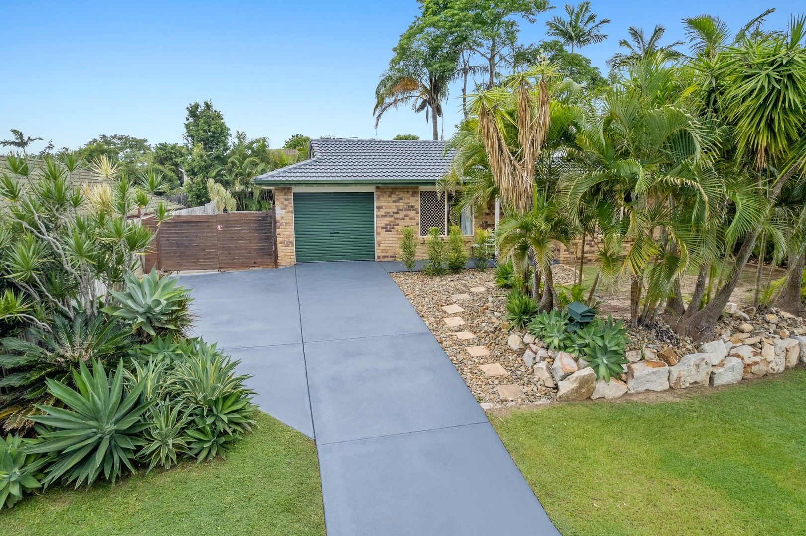 4 bedrooms House in 12 Jewel Court REGENTS PARK QLD, 4118