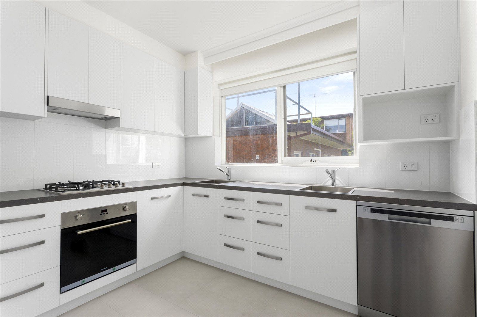 3 bedrooms Apartment / Unit / Flat in 6/11 Rockbrook Road ST KILDA EAST VIC, 3183