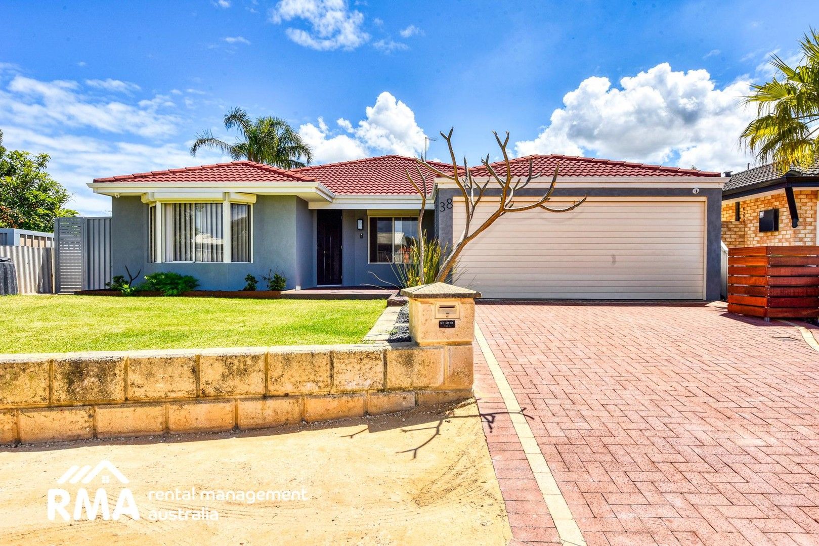 4 bedrooms House in 38 Mulloway Place WARNBRO WA, 6169