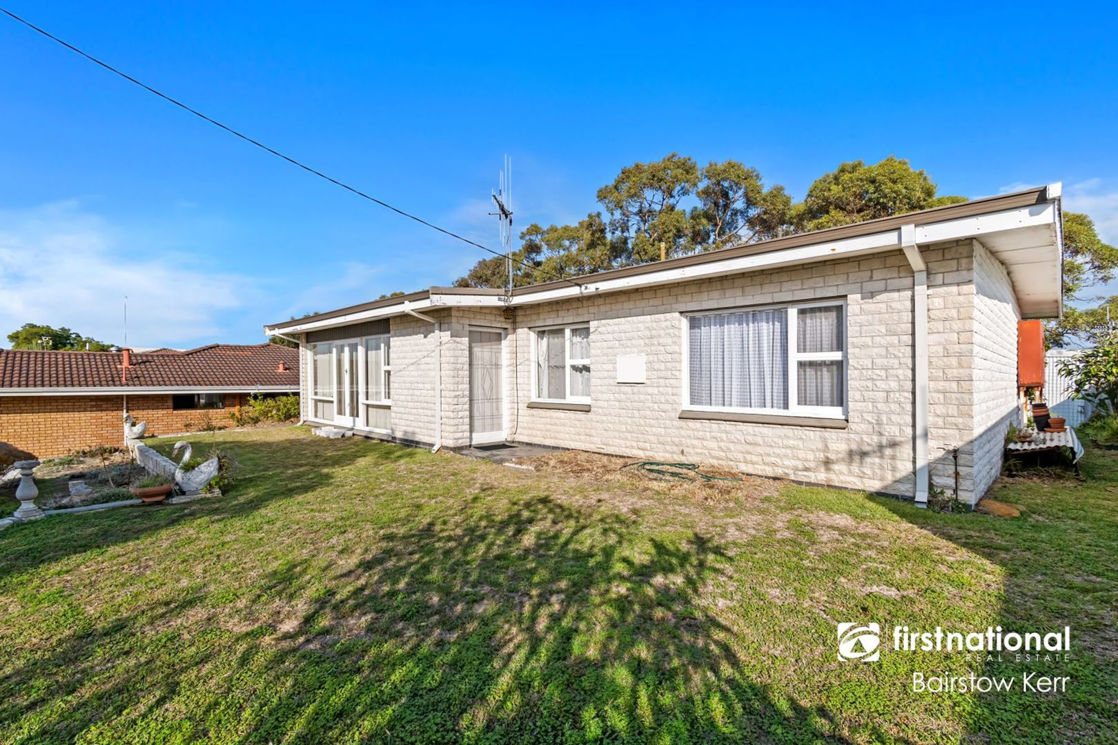 98 Bay View Drive, Little Grove WA 6330, Image 2