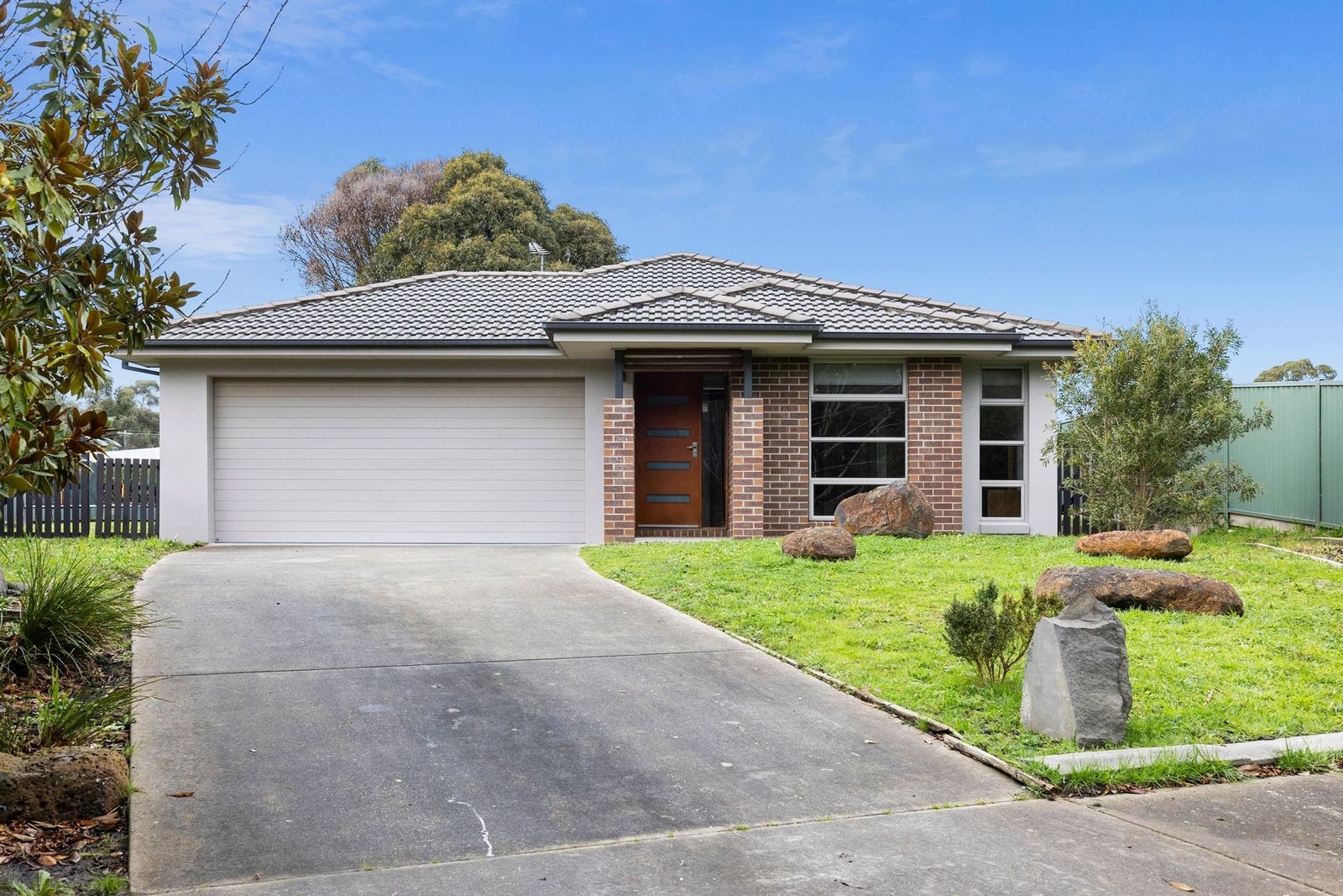6 Brookside Drive, Mount Clear VIC 3350