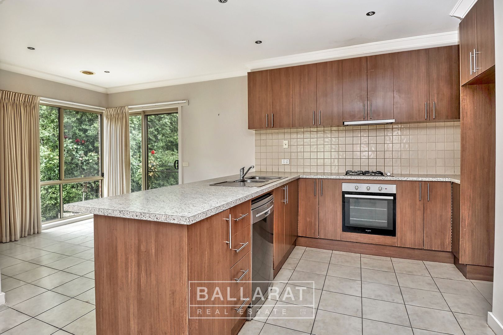 6 Yorkshire Court, Nerrina VIC 3350, Image 2