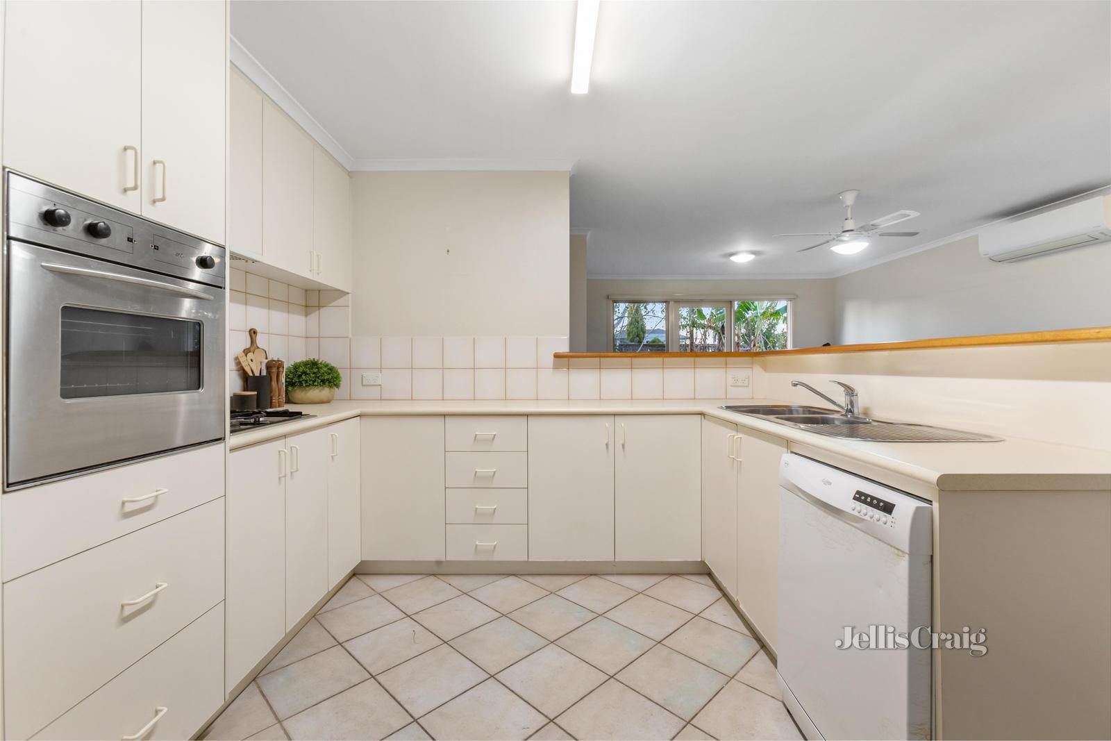 10A Summit Road, Burwood VIC 3125, Image 2