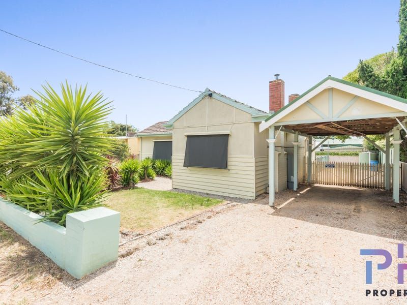 3 bedrooms House in 21 Rose Street CALIFORNIA GULLY VIC, 3556
