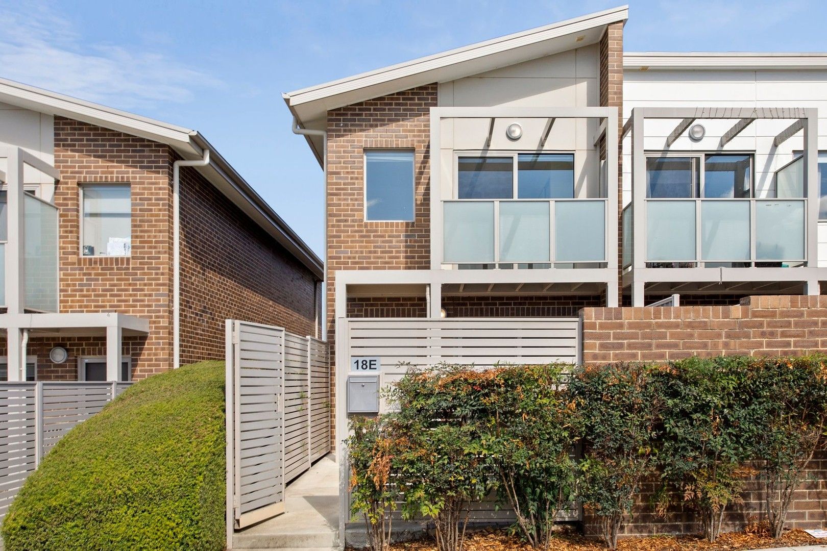 3 bedrooms Townhouse in 18E Castan Street COOMBS ACT, 2611