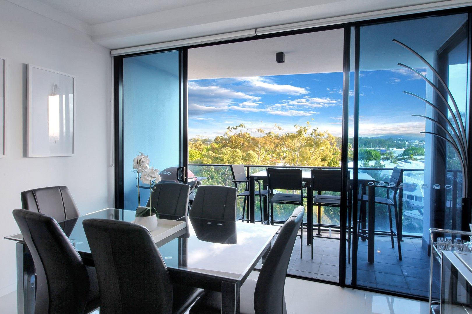 2 bedrooms Apartment / Unit / Flat in 2407/5 Harbour Side Court BIGGERA WATERS QLD, 4216