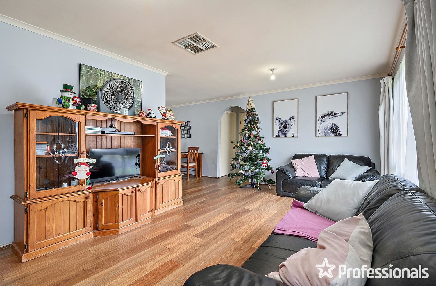 8 Parklands Avenue, Chirnside Park VIC 3116, Image 2